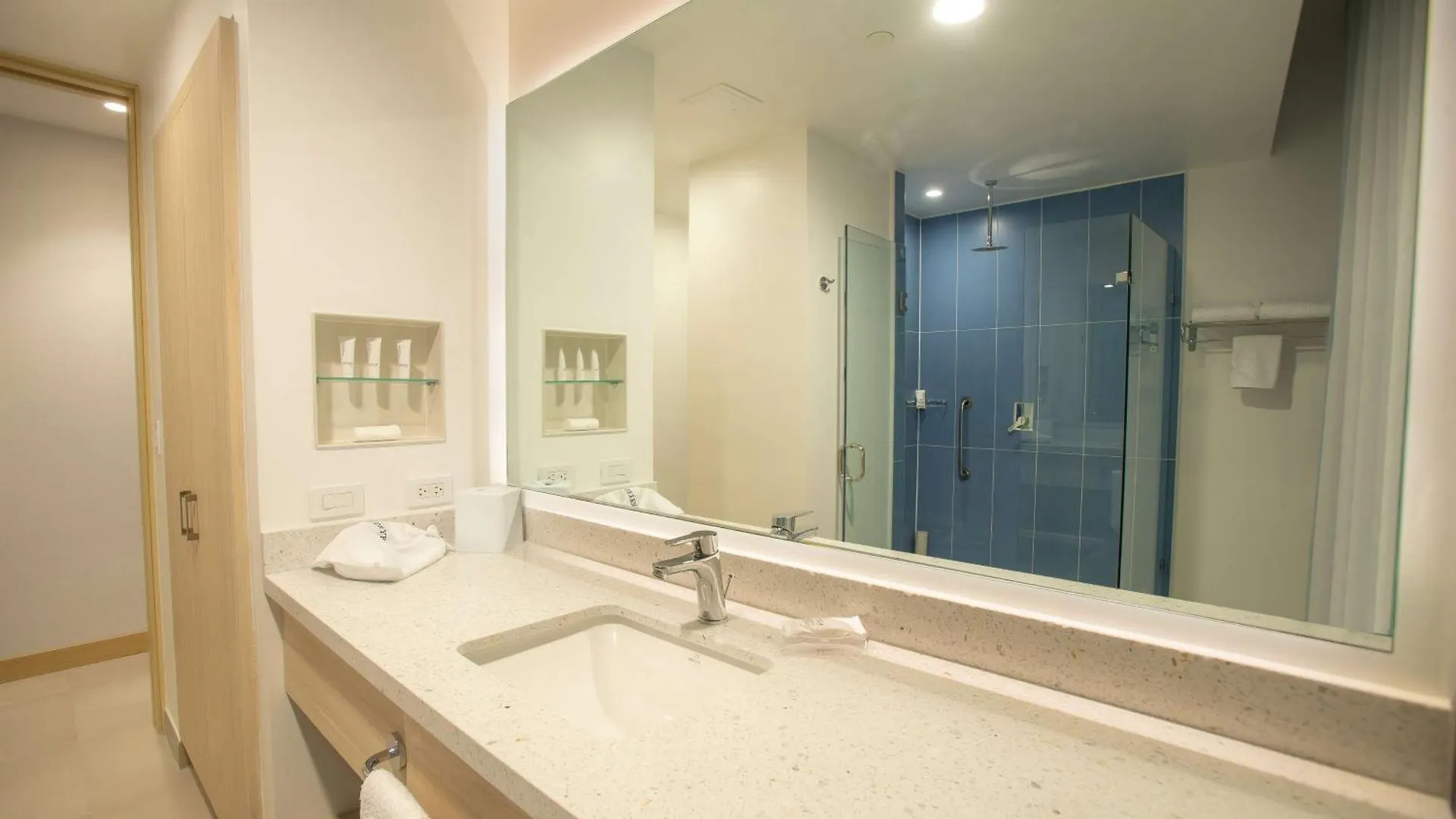 Hampton By Hilton Quito La Carolina Park Hotel