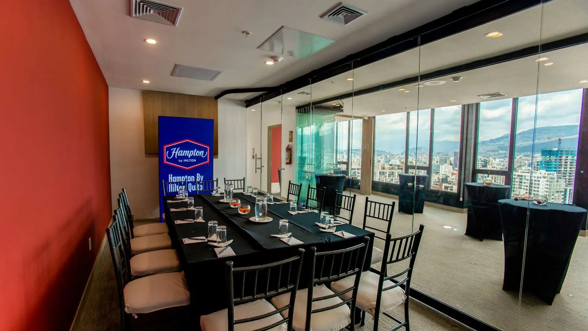 ***  Hampton By Hilton Quito La Carolina Park Hotel Ecuador