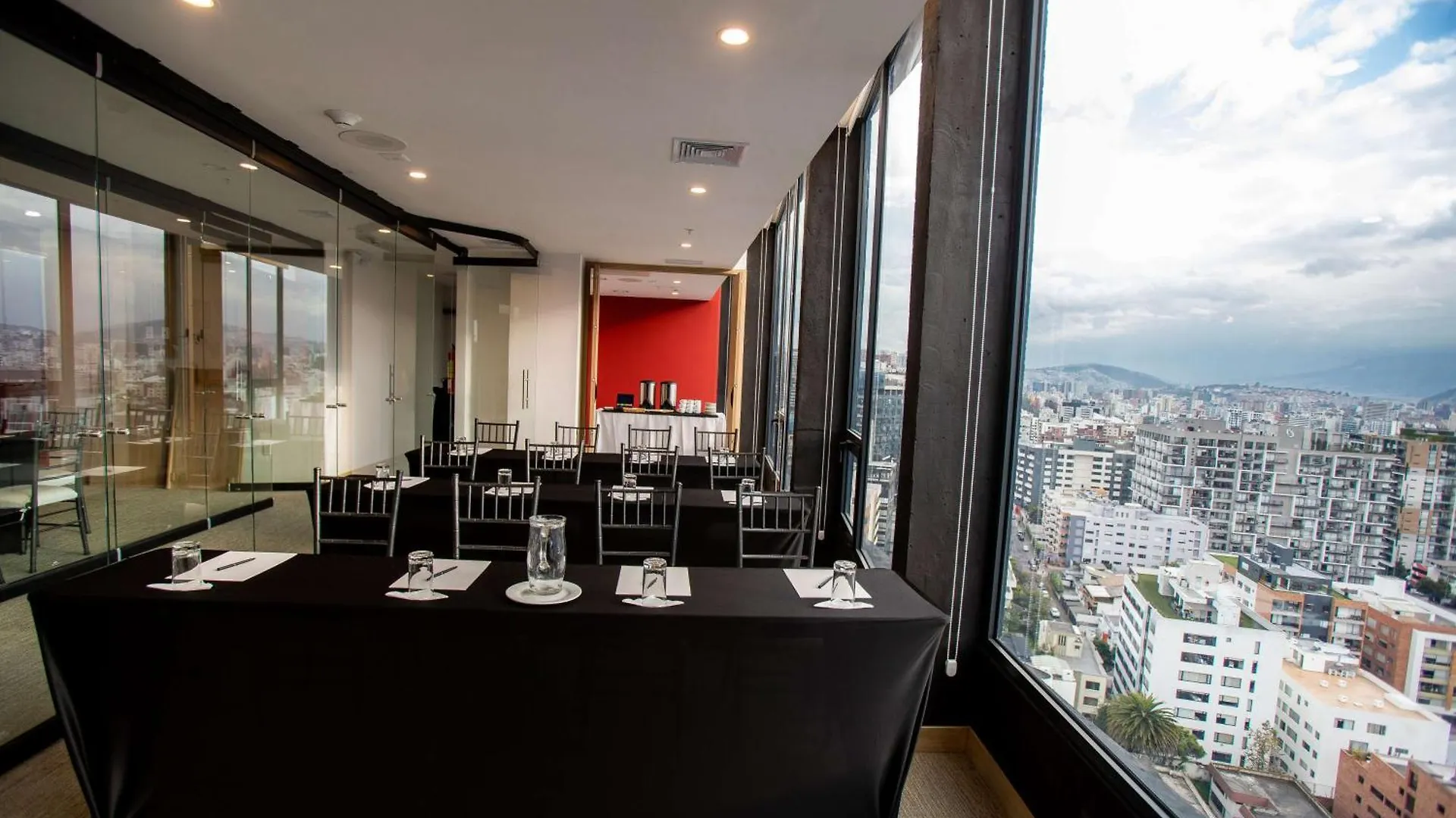 Hotel Hampton By Hilton Quito La Carolina Park 3*,  Ecuador